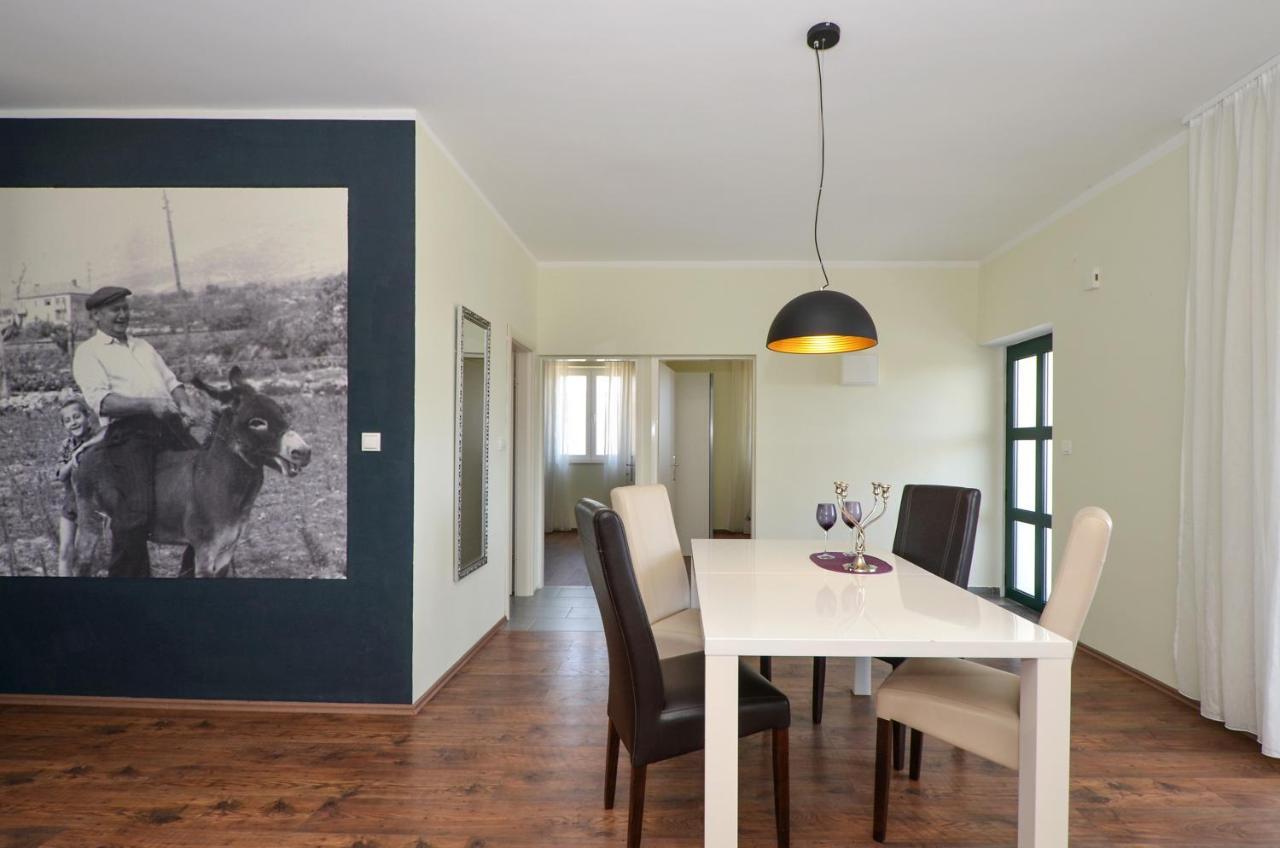 Holiday Home Nevera Kaštela Extérieur photo